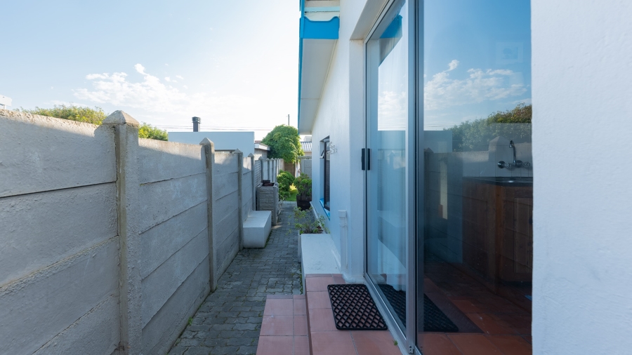 7 Bedroom Property for Sale in Struisbaai Western Cape